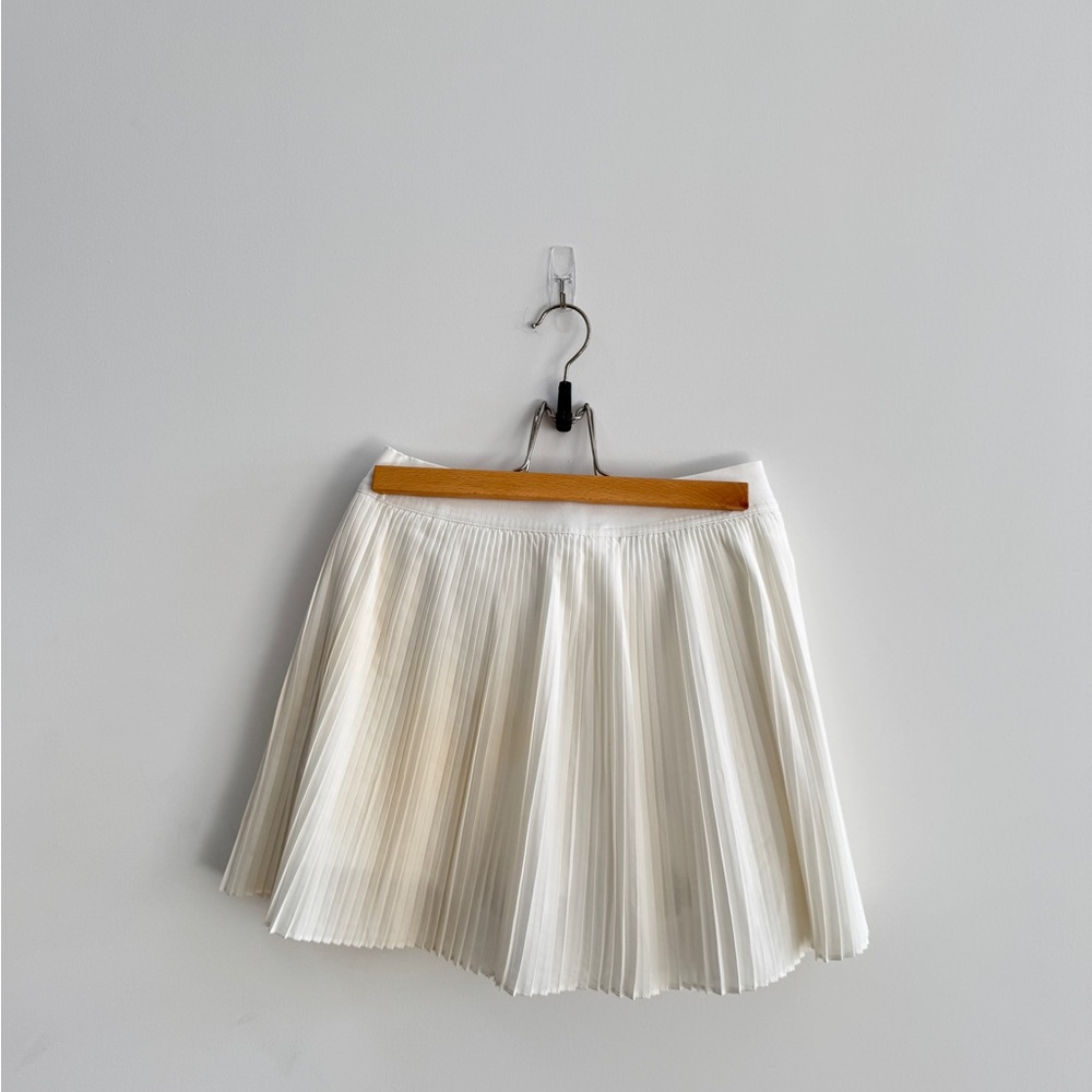 Elegant White Pleated Athletic Skirt